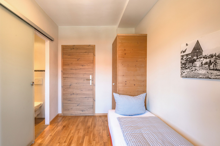 Bedroom 4, Hotel Alpensonne, Miesbach