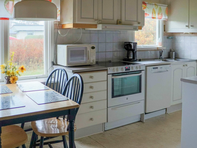 Others 5, 4 Star Holiday Home in Mellbystrand, Laholm