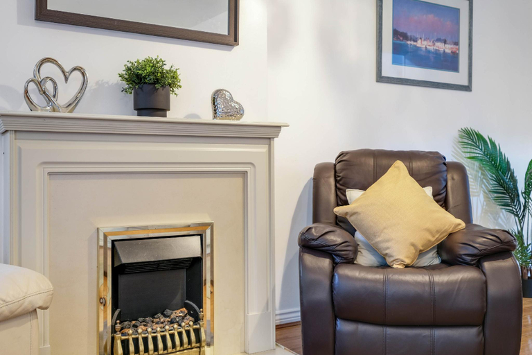 Others 3, Delightful 4 bedroom House Thamesmead West, London