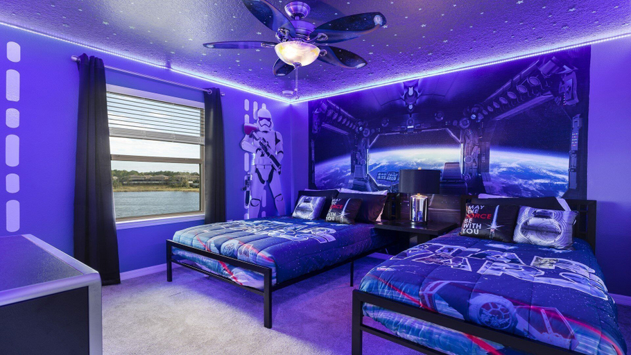 Bedroom 3, C'est Banana! 2341, Osceola