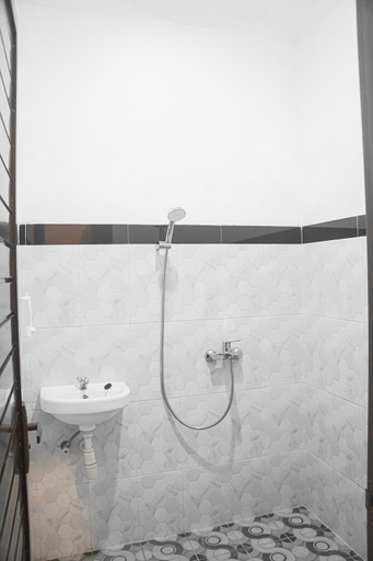 Bathroom 5, RR -2 Syariah Hotel SLG, Kediri