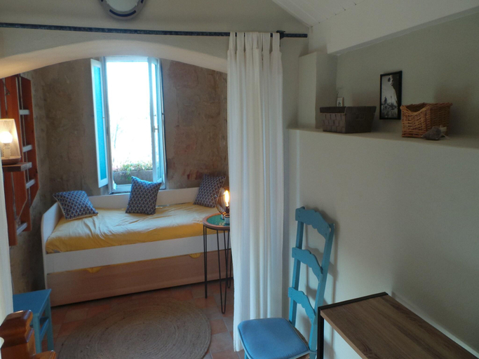 Bedroom 3, Beautiful holiday home with swimming pool, Gironde