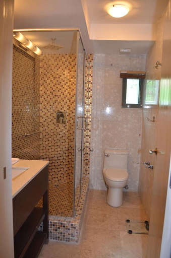 Bathroom 3, Lakewood Luxury Apartments, Bwari