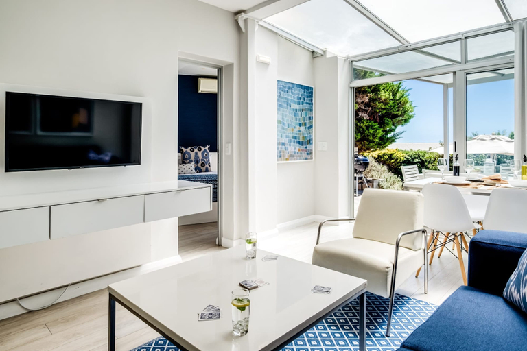 Room 2, Compact Camps Bay Holiday Apartment With Private Pool Sea Escape, City of Cape Town