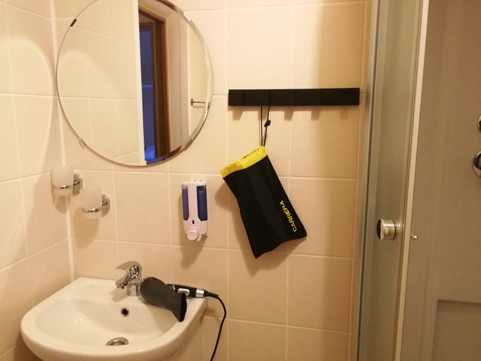 Bathroom 4, Hotel Staryy Gorodets (Old Gorodets), Gorodetskiy rayon