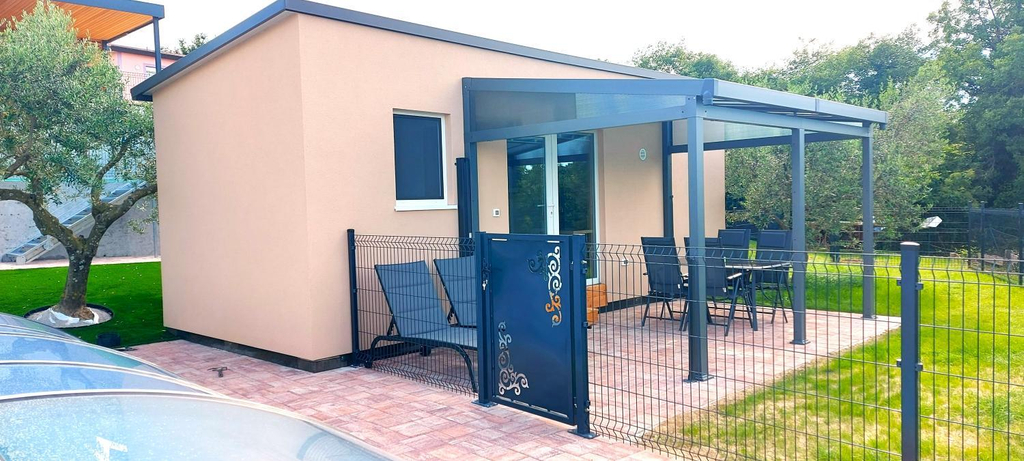 Others 4, Apartma Oli, Koper