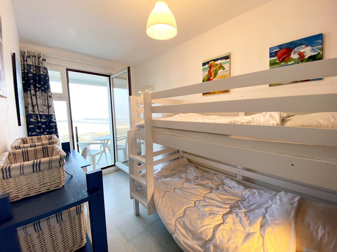 Bedroom 2, Apartment in Nieuwpoort With sea View, West-Vlaanderen