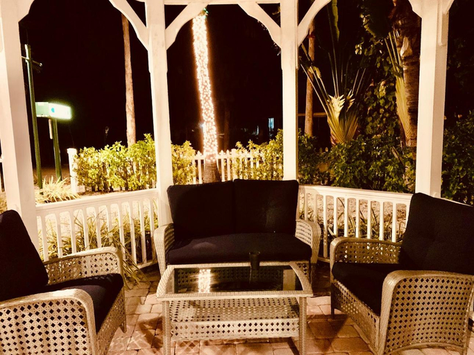 Others 1, Coconut Inn, Pinellas