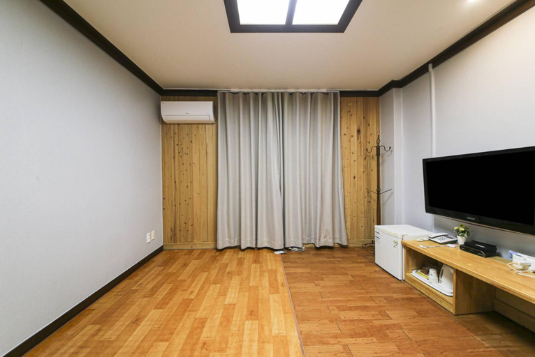 Others 4, Hyatt Motel, Suncheon