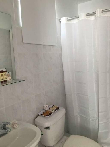 Bathroom, Chandelier 302