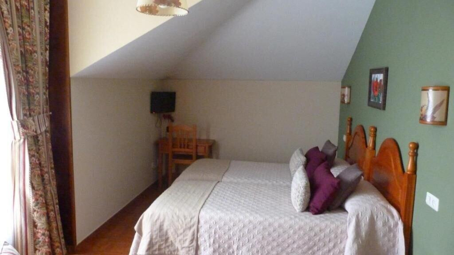 Bedroom 3, Hotel Mestas, Asturias