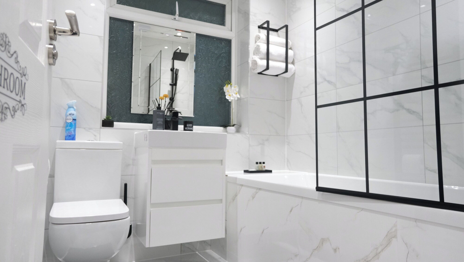 Bathroom 5, Modern House - 3 Bedrooms - 1 Bath - ManCity, Manchester