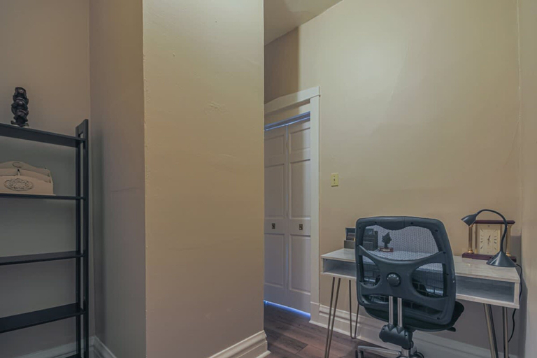 Room 2, Comfy One Bed Apartment in Forest Park, Cook