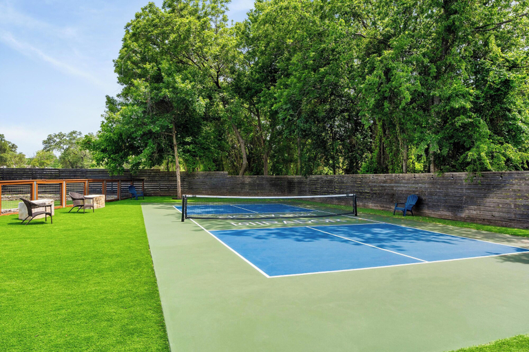 Sport & Beauty 4, Rare 2BR in Prime Location, Travis