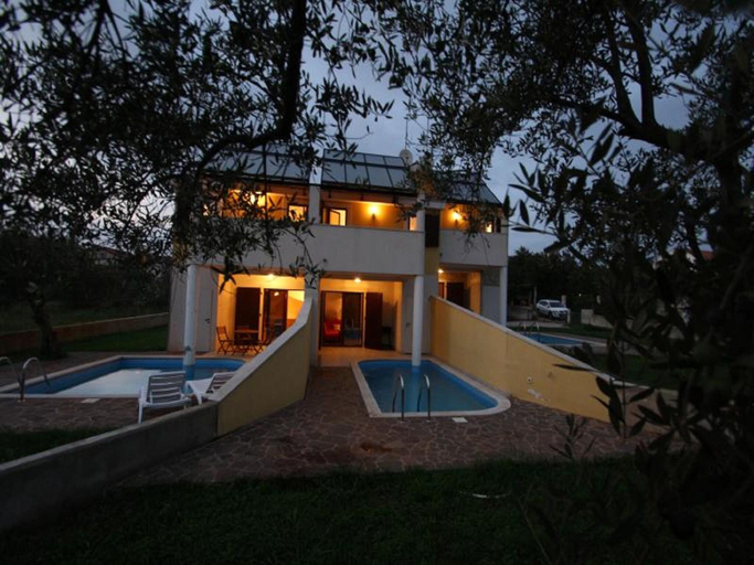 Exterior & Views 1, Holiday Home in Novigrad With Private Pool, Novigrad