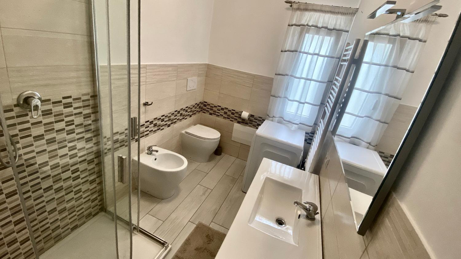 Shower 4, House Baiu, Olbia-Tempio