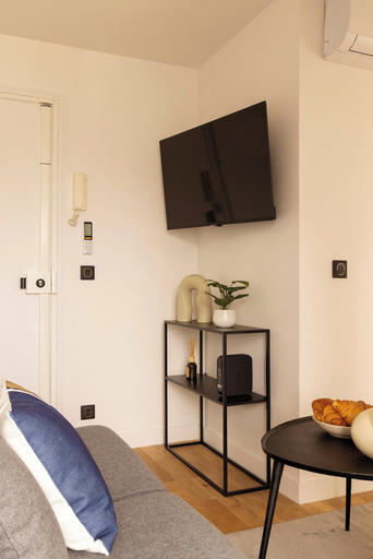 Living area 3, Charming Studio A/C - 2P- Montorgueil, Paris