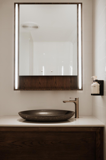 Bathroom 4, The Continental Hotel, Broome