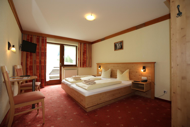 Bedroom 2, T3 Alpenhotel Garfrescha, Bludenz