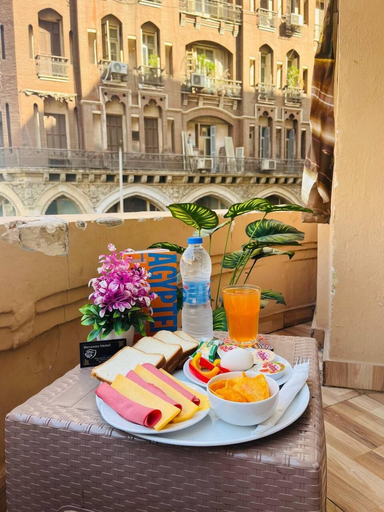 Food & Drinks 4, Revento, Qasr an-Nil