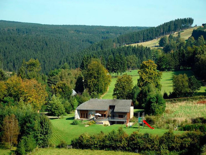 Exterior & Views