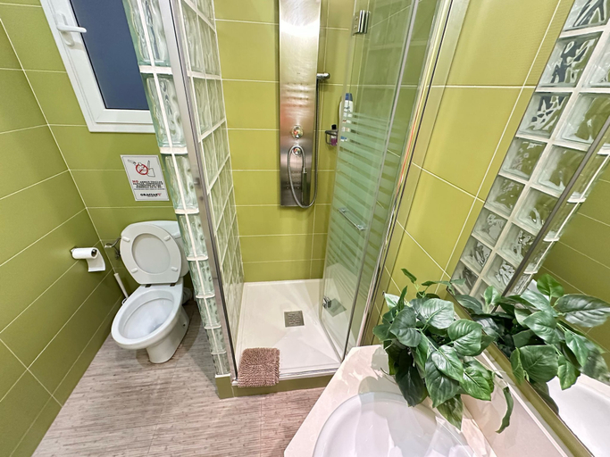 Bathroom 2, Rooms Gran Via, Barcelona