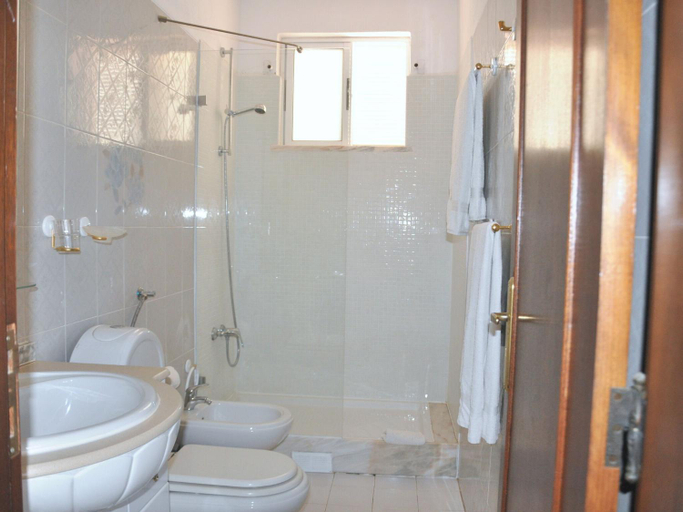 Bathroom 2, Villa in Vilamoura with Pool Terrace, Loulé