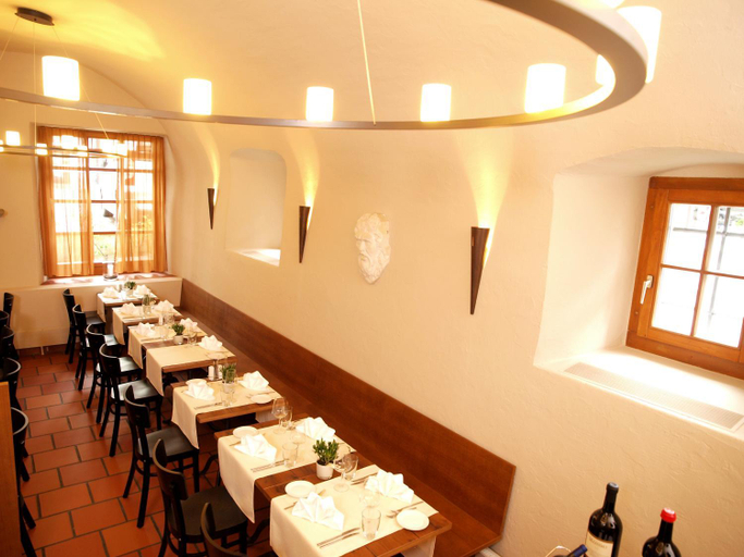 Others 5, Hotel Baren, Hochdorf