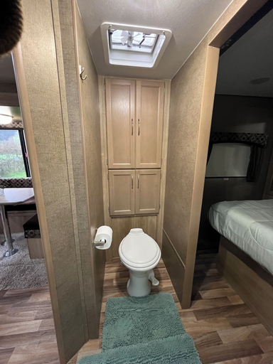 Bathroom 4, Chinook Rv Resort, Del Norte