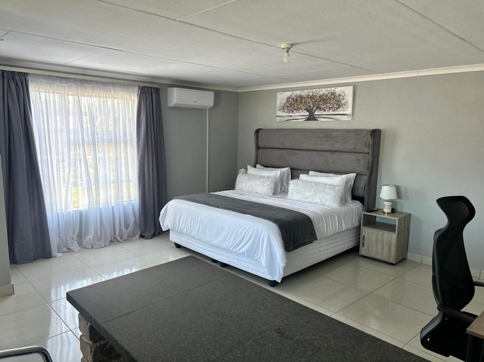 Others 4, Silalise Lodge, Sekhukhune