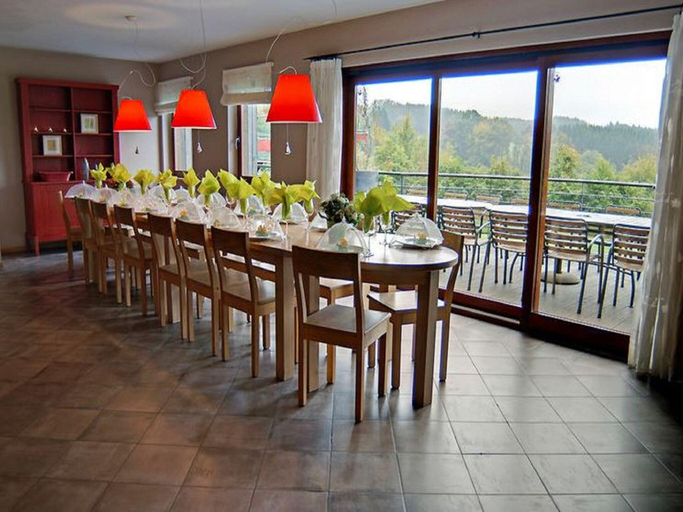 Food & Drinks, Large Home with Sauna, Ovifat, Liège
