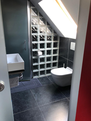 Bathroom 3, La table d’Auguste, Hainaut