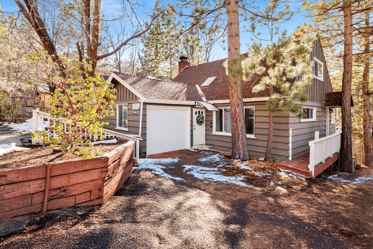 Exterior & Views, Conklin Paradise #1993, San Bernardino