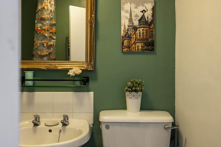Bathroom 3, 1-bed penthouse Notting Hill, London
