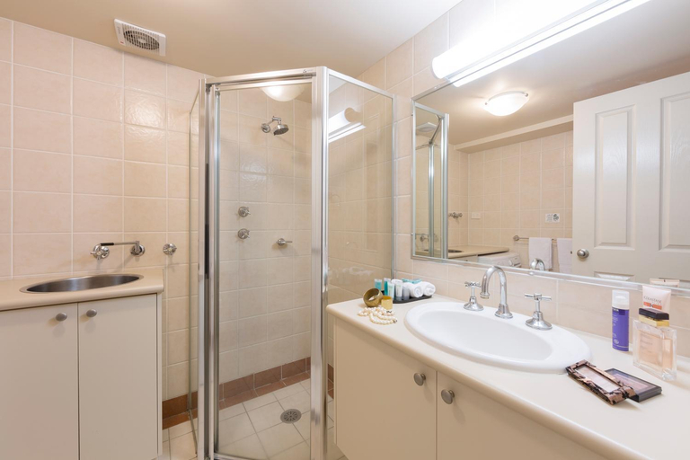 Bathroom 5, Best Western Plus Canberra Central Apartments, Canberra