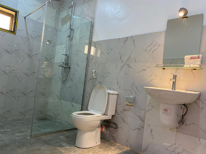 Bathroom 3, the seasons apartments, AbujaMun