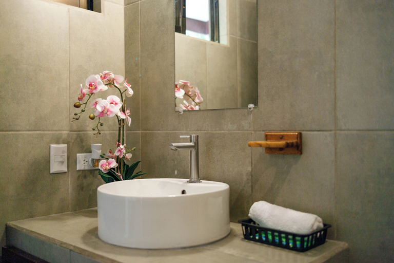 Bathroom 4, Bambutel, Talamanca