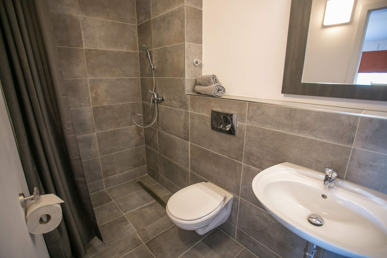 Bathroom 5, Apartments A7, Hamburg