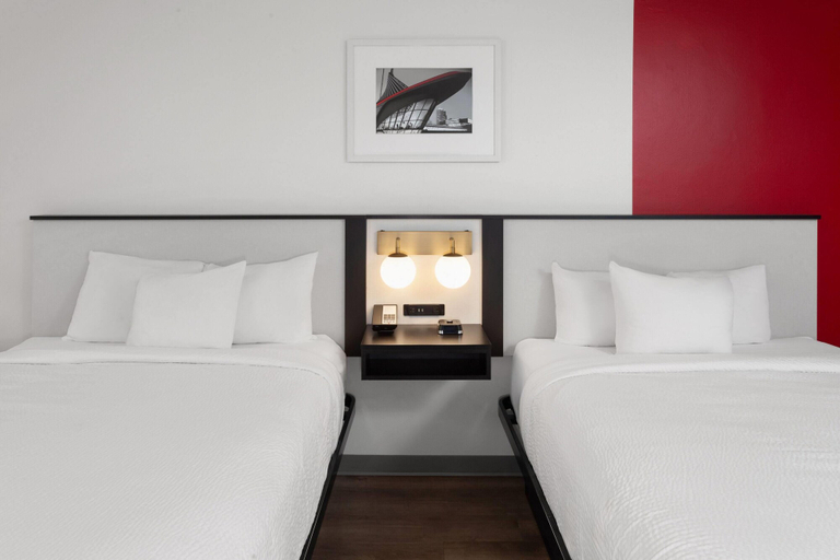 Bedroom 4, Ramada by Wyndham Milwaukee, Milwaukee