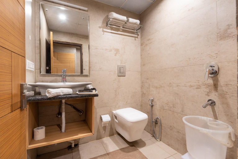 Bathroom 4, Shining hills by Lawrence Hotels , Dehradun