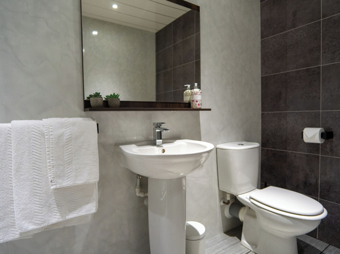 Bathroom 4, My Way Guest House, Durham