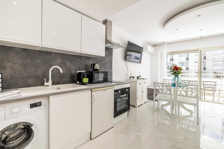 Private kitchen 3, Charming Studio - AC - 2P- Croisette Plage, Alpes-Maritimes