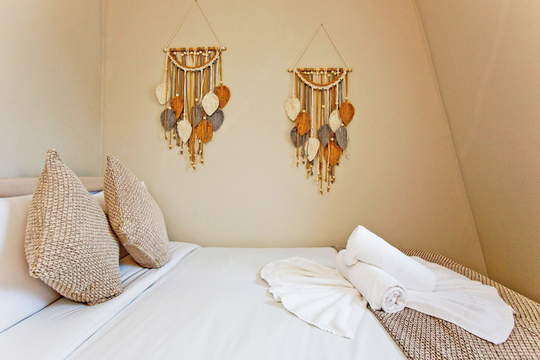 Others 4, Imperial Hogarth Road Apartment, London