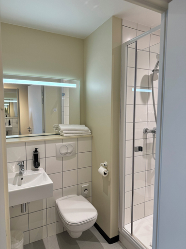 Bathroom 5, ibis budget Nancy Laxou, Meurthe-et-Moselle