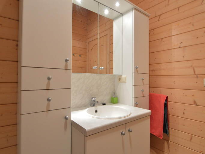 Bathroom 2, Peaceful Chalet Retreat, Antwerpen