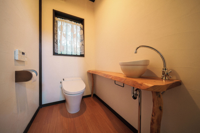 Bathroom 4, miyabi, Yufu