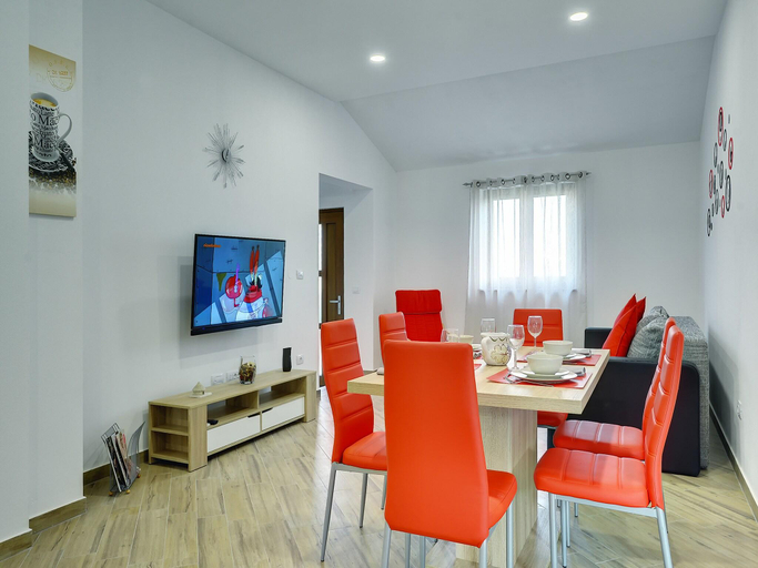 Others 5, Holiday Home in Liznjan near Beach  Pool, Ližnjan