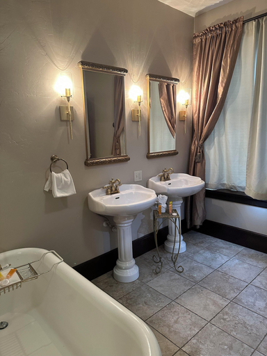 Bathroom 4, Riverside Hot Springs Inn & Spa - Adults Only, Bannock