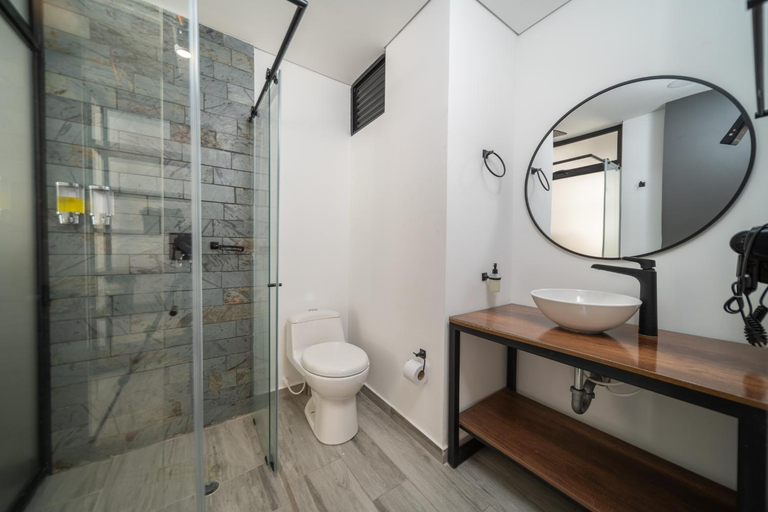 Bathroom 4, Epic Suites x Ahead, Pereira