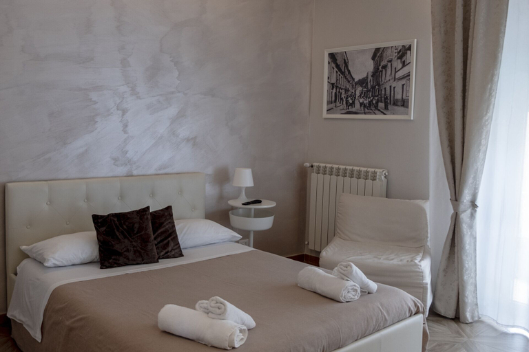 Bedroom 3, Domus Monasteire, Salerno